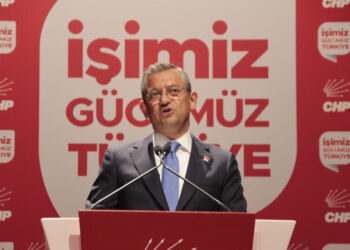 Özgür Özel’den AKP’ye hayat öpücüğü: “Erken seçim istemiyoruz”