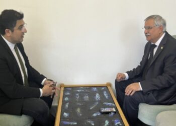 Aydınlıkçılar, AKP’nin gerici müfredatını savunuyor!