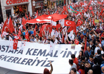 Biz Mustafa Kemal’in askeriyiz Şeriatçılar Trikopis’in!