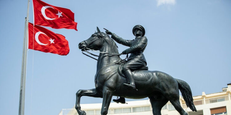 Cumhuriyet’in 101. yılında Atatürk’ün izindeyiz