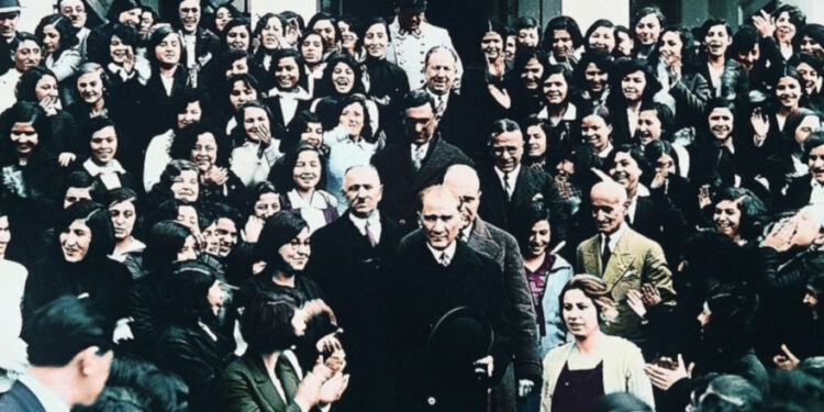 Atatürk’ün 301 Türk Gencine Cevabı