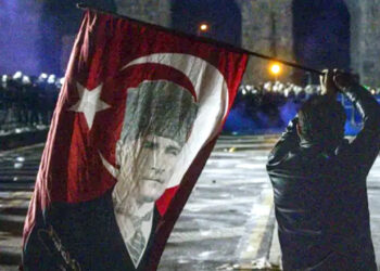 Türk Gençliği inkılâbın bekçisidir