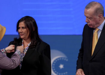 Hafta Sonu Ege: Deniz fırtınası var, siyaset fırtınası var, Topuklu Efe Swer!