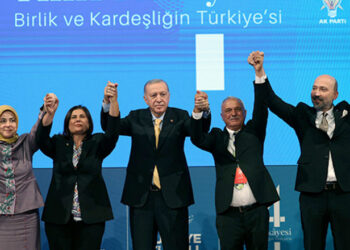 CHP, AKP’ye de Çerçioğlu’na da kızmasın, kendisine kızsın!