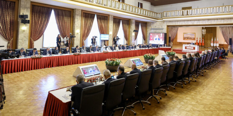 Rejim ve devlet aynı anda çöküyor