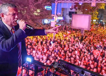 RTE’nin “bu millet” uydurmasından sonra Özgür Özel’den yeni icat: “Bu ülkenin insanları”