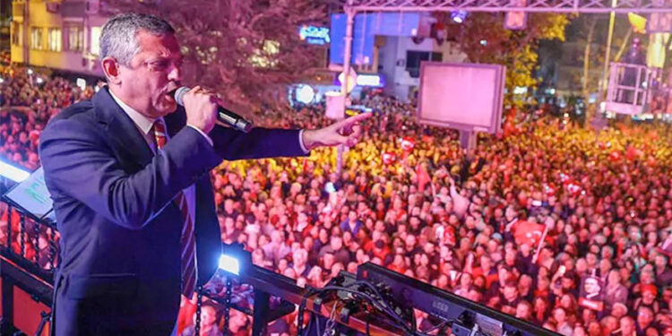 RTE’nin “bu millet” uydurmasından sonra Özgür Özel’den yeni icat: “Bu ülkenin insanları”