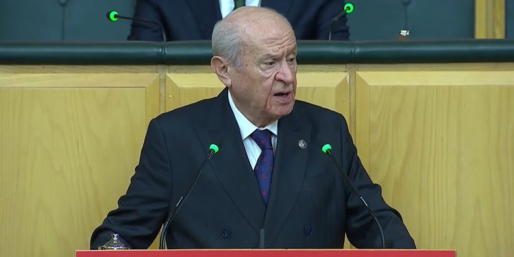 PKK Suriye’de can çekişirken, can simidi atan Bahçeli oldu!