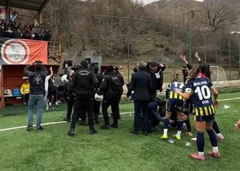 Fenerbahçeli kadınlara Yüksekova’da ırkçı linç girişimi! Feminist örgütler neden susuyor?