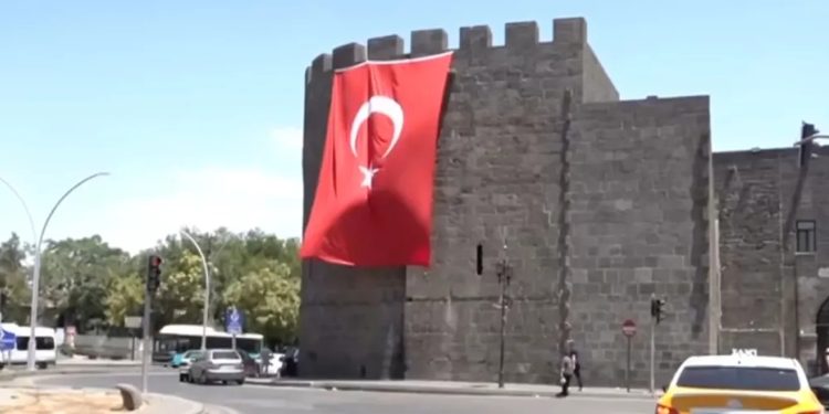 “Amed”den “Kürdistanî ruh”a: Diyarbakır Türk yurdudur