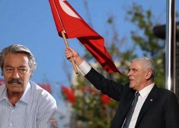 Bayrak Mitingi ve siyasi sembolizmin sınavı