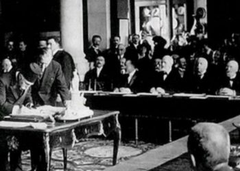 Sevr’i saray imzaladı, Türk Milleti Yırttı!