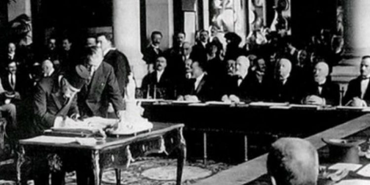Sevr’i saray imzaladı, Türk Milleti Yırttı!