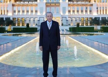 Ordu vesayetini dilinden düşürmeyenler, Saray vesayetinin farkında mı?