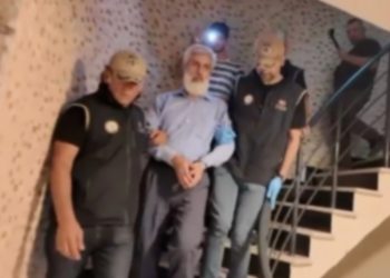 Tarikat operasyonları nereye? AKP tek tarikat mı kalacak?