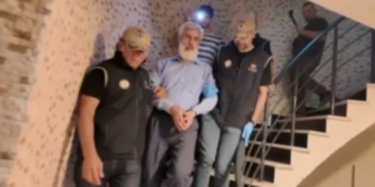 Tarikat operasyonları nereye? AKP tek tarikat mı kalacak?