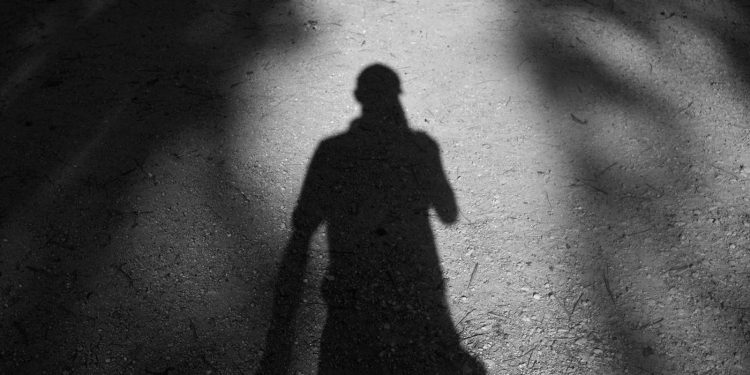 Gölgemizden korkuyoruz