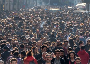 Demokrasi ve toplum geriliyor