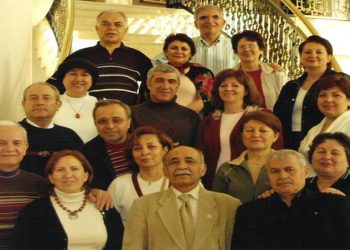 Bir sofranın kırk yıllık hikayesi: Ercan Evren ve Gönül Dostları