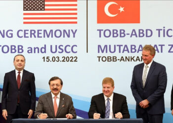 AKP Türkiye’yi “pazarlamaya” devam ediyor