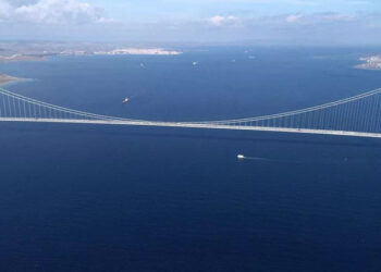 Çanakkale köprüsü, ayçiçek yağı yüklü gemileri alkışlayan yoksulluğu örtüyor