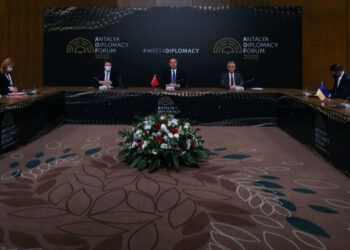 Emevi Camii’nde namaz kılamayan AKP, Ukrayna’da yeni macera peşinde