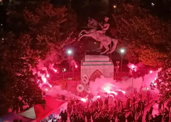 Atatürk heykeline saldırı, “yüz yıllık nefretin” bir adımı