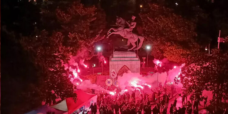 Atatürk heykeline saldırı, “yüz yıllık nefretin” bir adımı