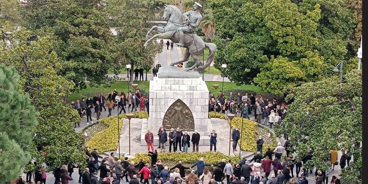 Atatürk heykeline saldırı mı  yoksa provokasyon mu?