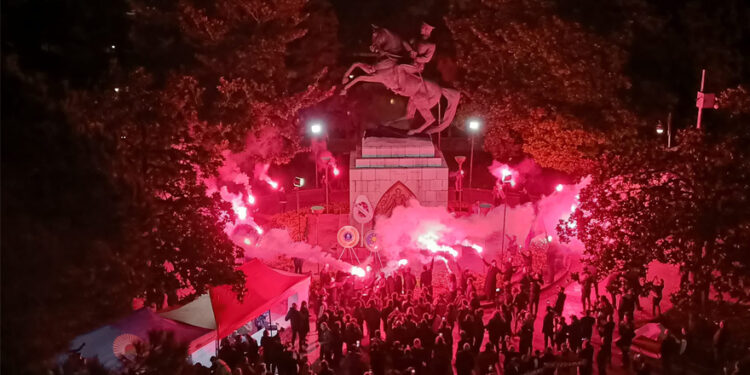 Atatürk’e saldırıya Türk milletinin cevabı: Ata’mıza dokundurtmayız!