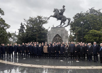 HDP, Atatürk heykelinin önünde neden yok?