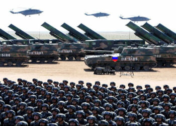 Rus ordusu kâğıttan kaplanmış