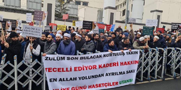 Adliye önündeki tarikat gösterisi, Taliban’ın ayak sesi