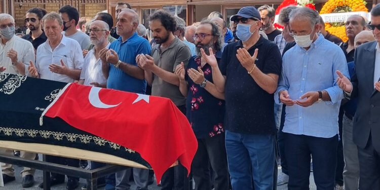 Ahsen Batur’un cenazesinde laiklik ve vicdan dersleri