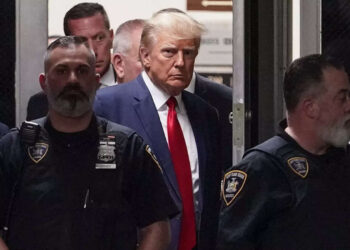 Trump yargı karşısında, darısı “dostlarının” başına