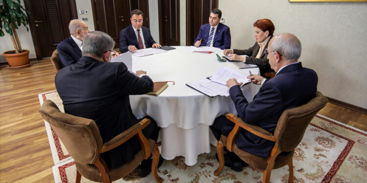 Türk Solu’ndan açıklama: Masa dağıldı, taban dağılmasın!