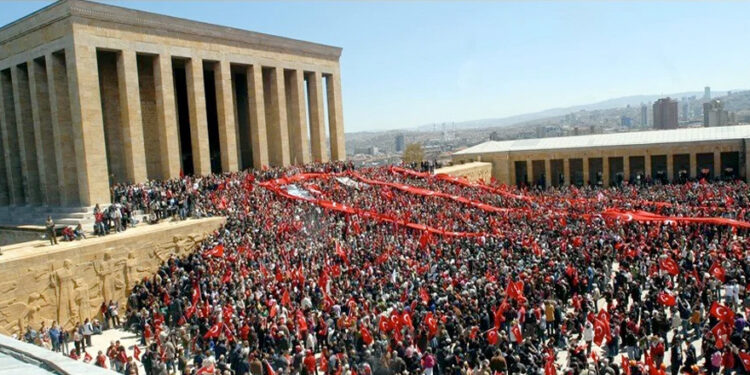 Üçüncü Cephe: Ulusalcı, milliyetçi ve laik yükseliş