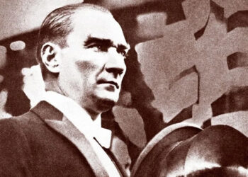 Türkiye Cumhuriyeti’nin tek “kurucu babası” Atatürk’tür!
