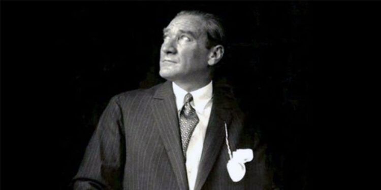 Atatürk’ü saygı ve minnetle anıyoruz