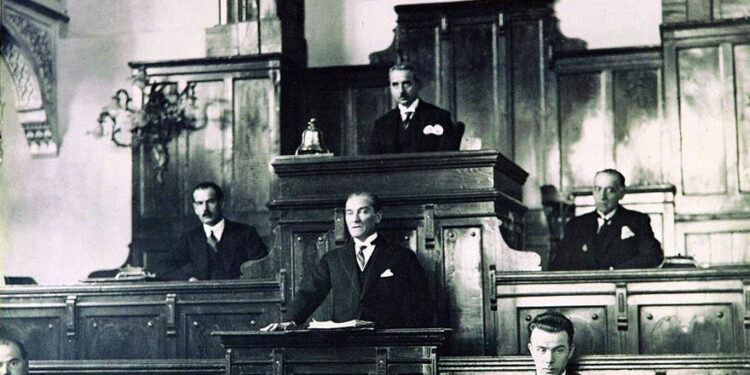 Atatürk Cumhuriyeti’nin özgünlüğü ve başarısı