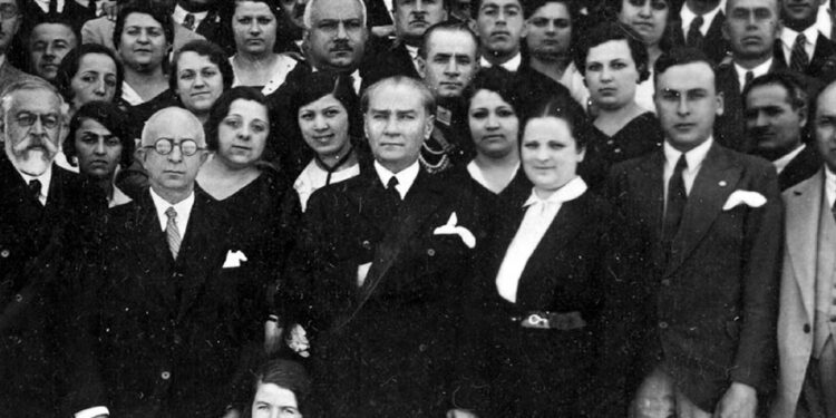 Atatürk: Mustafa Kemal’in Askeri, Türk Öğretmenidir!
