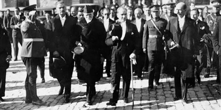 Atatürk’ün dış politikası AKP’ninkinin tam karşıtıdır