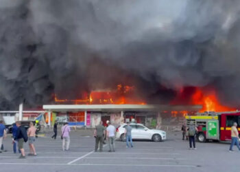 Rusya yine sivilleri vurdu: Ukrayna’da AVM’ye füzeli saldırı