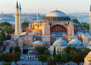 Ayasofya’yı ibadete mi açtılar, kemirmeye mi açtılar?