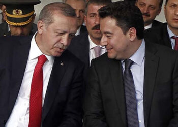 Ali Babacan, güç zehirlenmesini 8 senede anlamış!