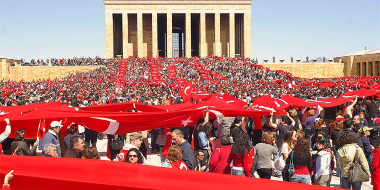 AKP gölge etmesin! Türk milleti bayramını en güzel şekilde kutlar