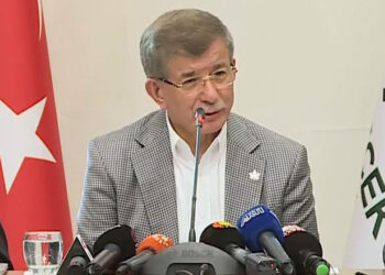 Ahmet Davutoğlu: “Bana kimse Türk Ahmet diyemez!”