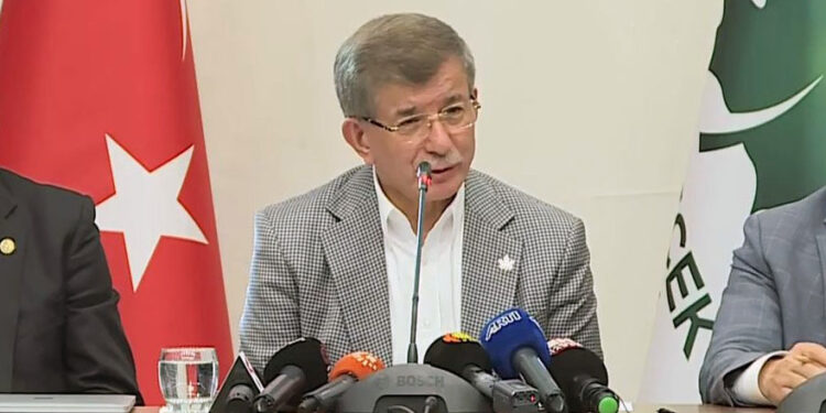 Ahmet Davutoğlu: “Bana kimse Türk Ahmet diyemez!”