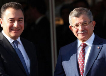 Anayasa tartışmaları ve Davutoğlu ile Babacan’ın AKP’ye desteği