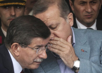 Ahmet Davutoğlu, 6’lı masadaki truva atı mı?